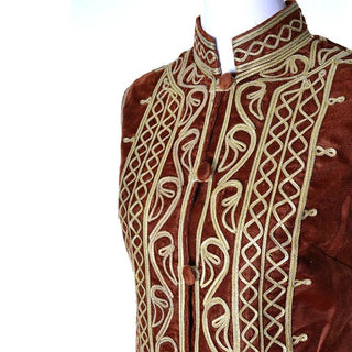 Mandarin collar on the waistcoat of a vintage brown velvet pashun