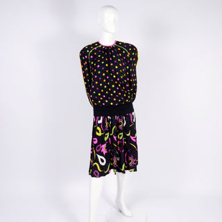 Oversized polka dot 1980s sweatshirt and pleated skirt pattern mixing