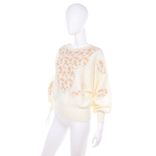 1980s Vintage Cream Giraffe Print Sweater w/ Bishop Sleeve