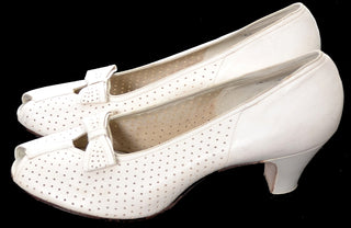 1940's Ivory Vintage Peep Toe Bow Shoes 8.5 B - Dressing Vintage