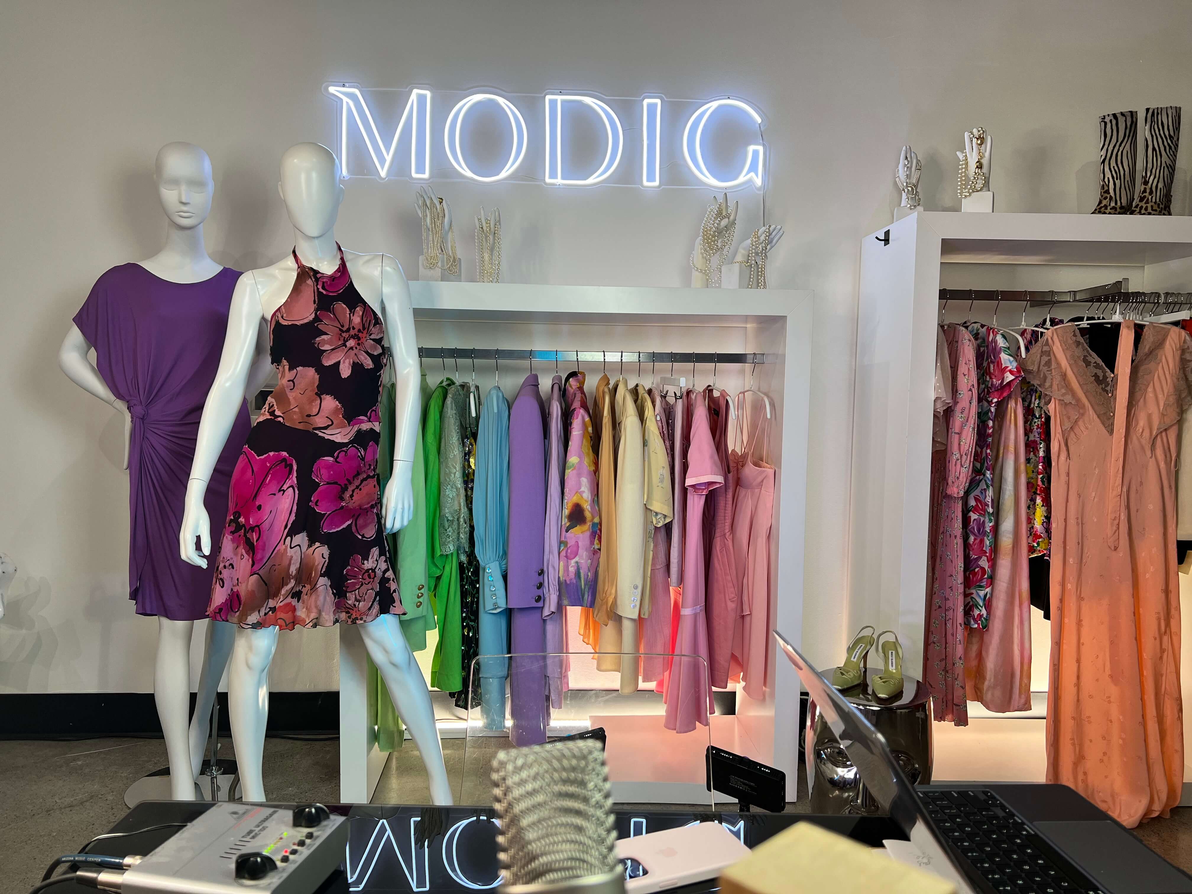 The Modig Guide to Buying Vintage Online