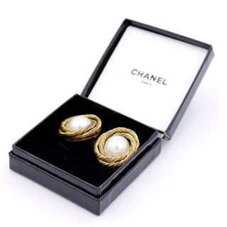 Vintage 1980s Chanel Twisted Rope Gold Gilded Earrings w Pearl Cabochon