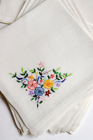 Embroidered Vintage 16 pc. Floral Fine Linen Placemats & Napkins Set
