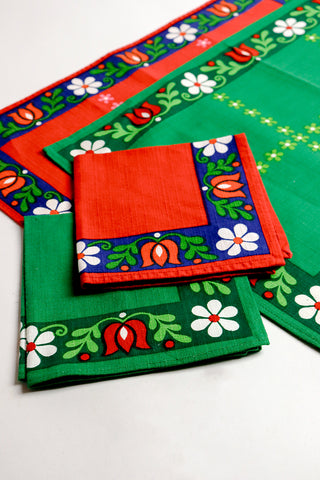 Vintage Linen Folk Art Breakfast Linen Set for Two with Placemats and NapkinsMid Century Vintage Folk Art Breakfast Tray Linen Set for Two Red & Green