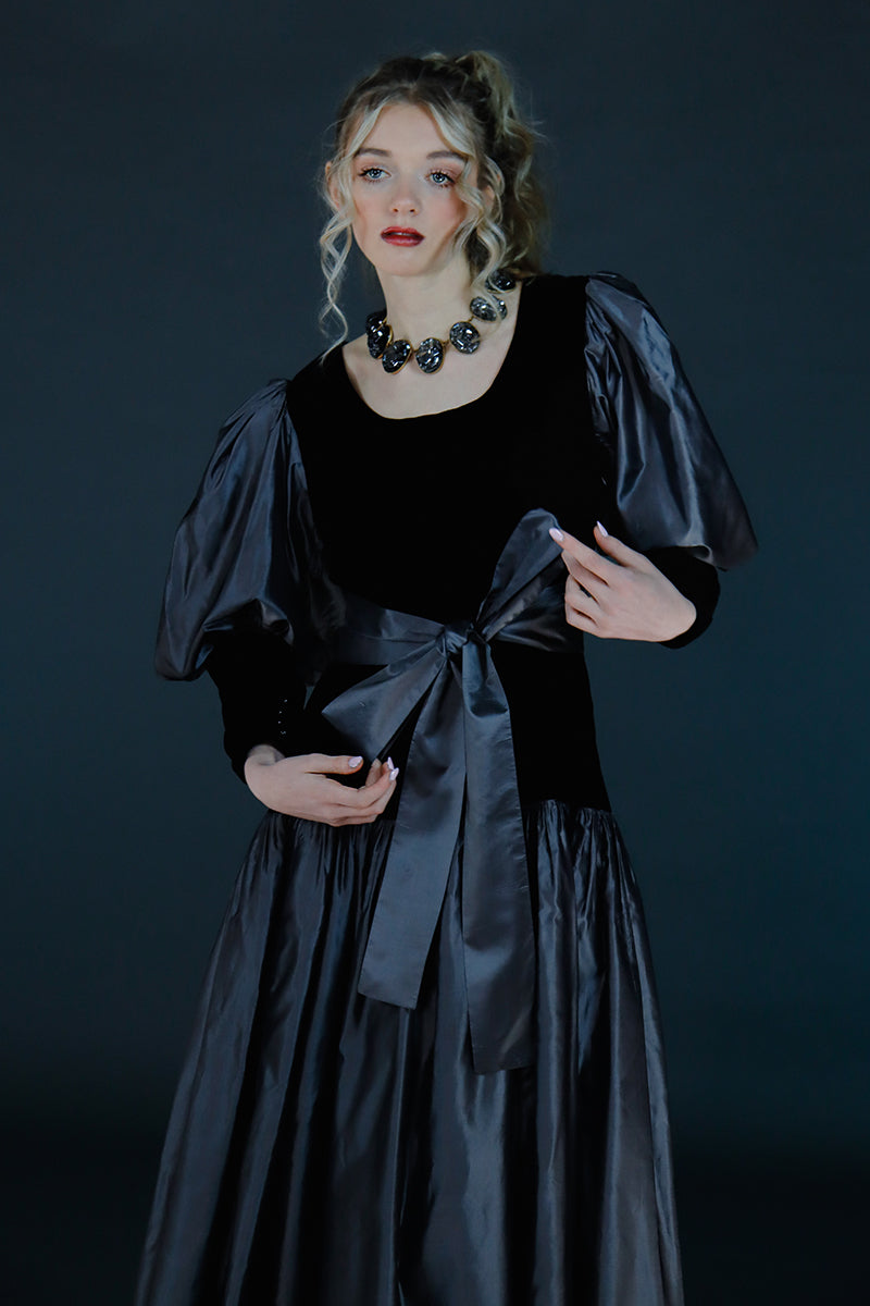 1982 Yves Saint Laurent Silver Taffeta & Black Velvet Evening Dress Modig 1982 Yves Saint Laurent Silver Taffeta & Black Velvet Evening Dress Modig