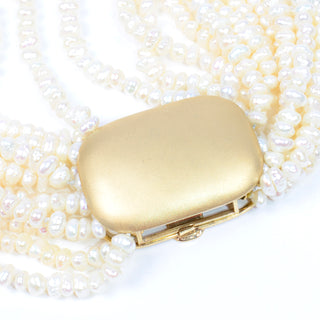 Pearl necklace with 18k gold clasp