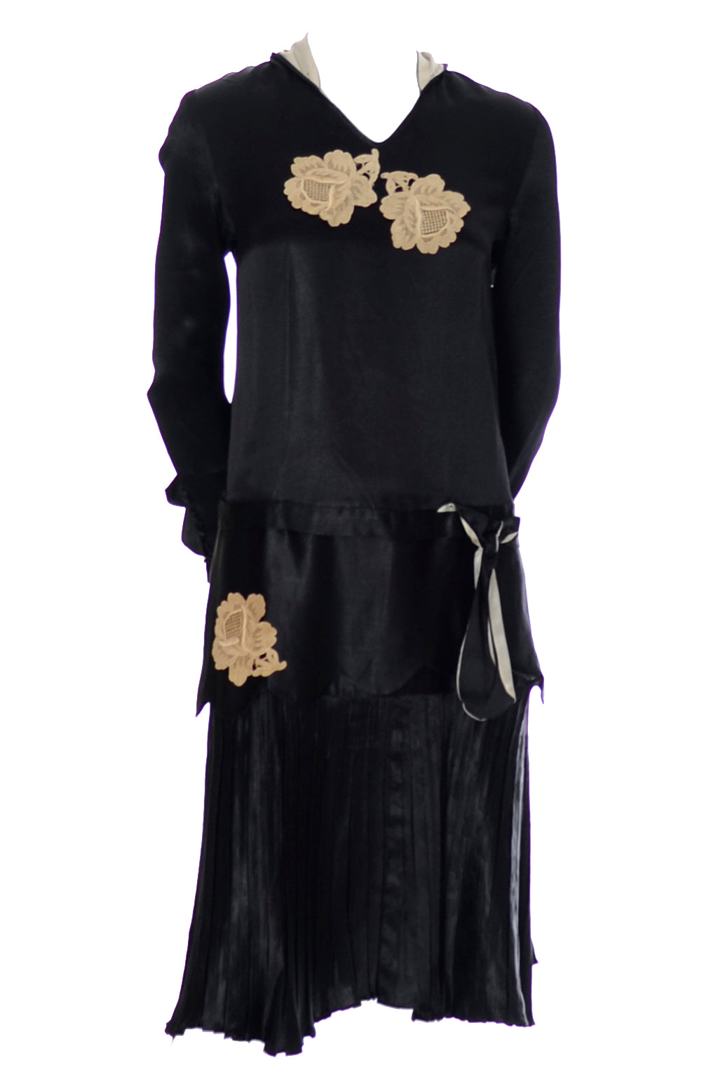 1920s Black Silk Vintage Dress w/ Rose Lace Appliques Knife Pleated Sk Modig 1920s Black Silk Vintage Dress w/ Rose Lace Appliques Knife Pleated Sk Modig