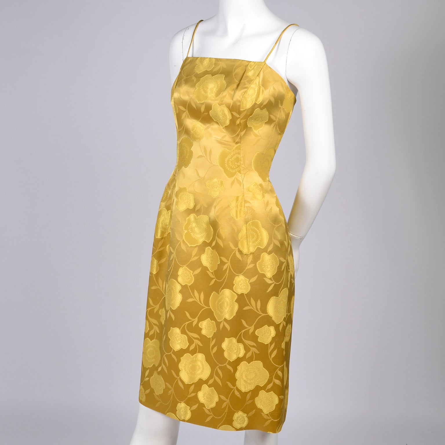 Vintage Dress from the 1960s in Gold Floral Satin w/ Sleeveless Jacket Modig Vintage Dress from the 1960s in Gold Floral Satin w/ Sleeveless Jacket Modig
