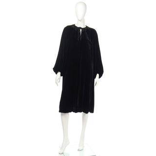 1920s Vintage Black Silk Velvet Evening Coat