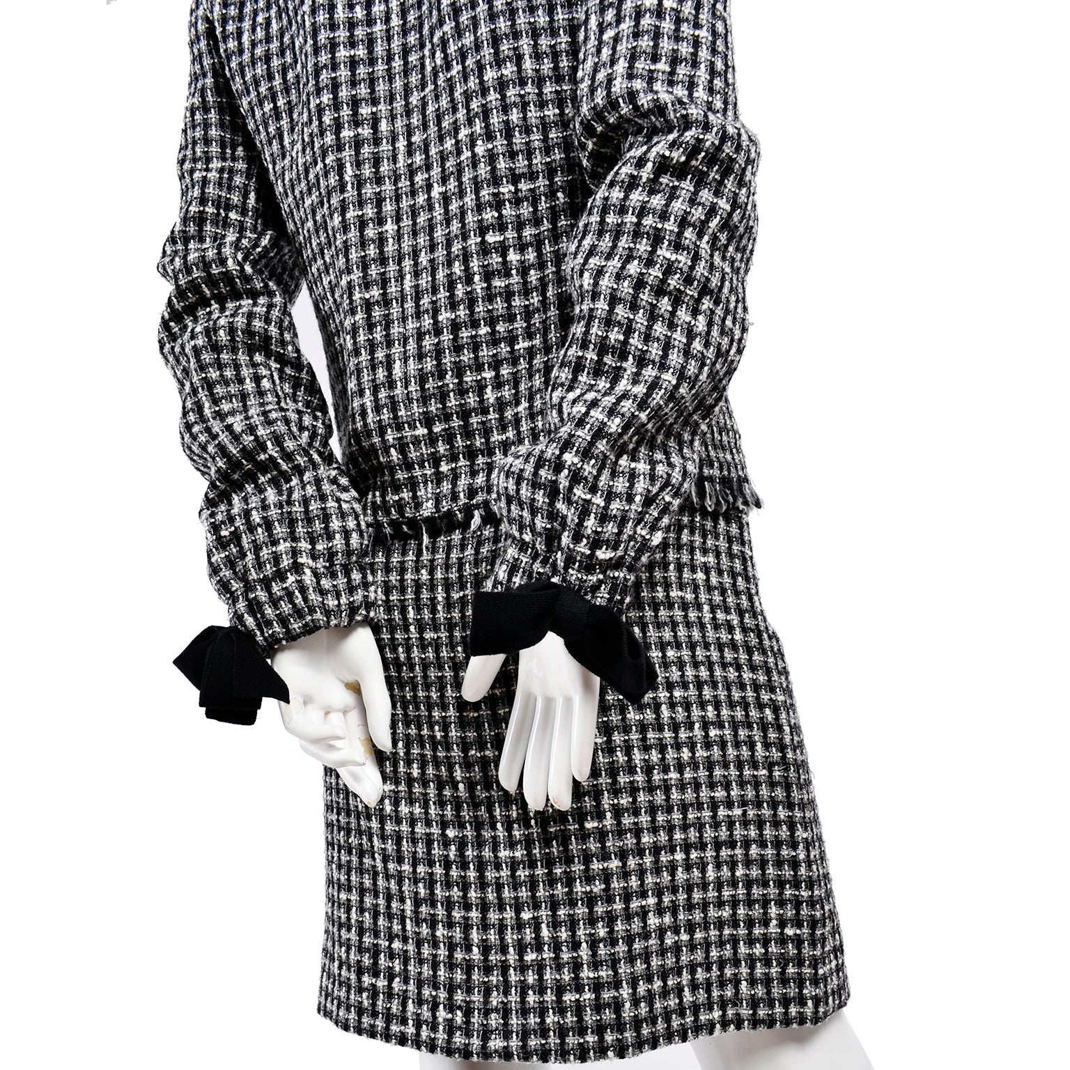 Chanel Jacket & Skirt w/ Bow in Lesage Black & White Tweed from 2004 – Modig