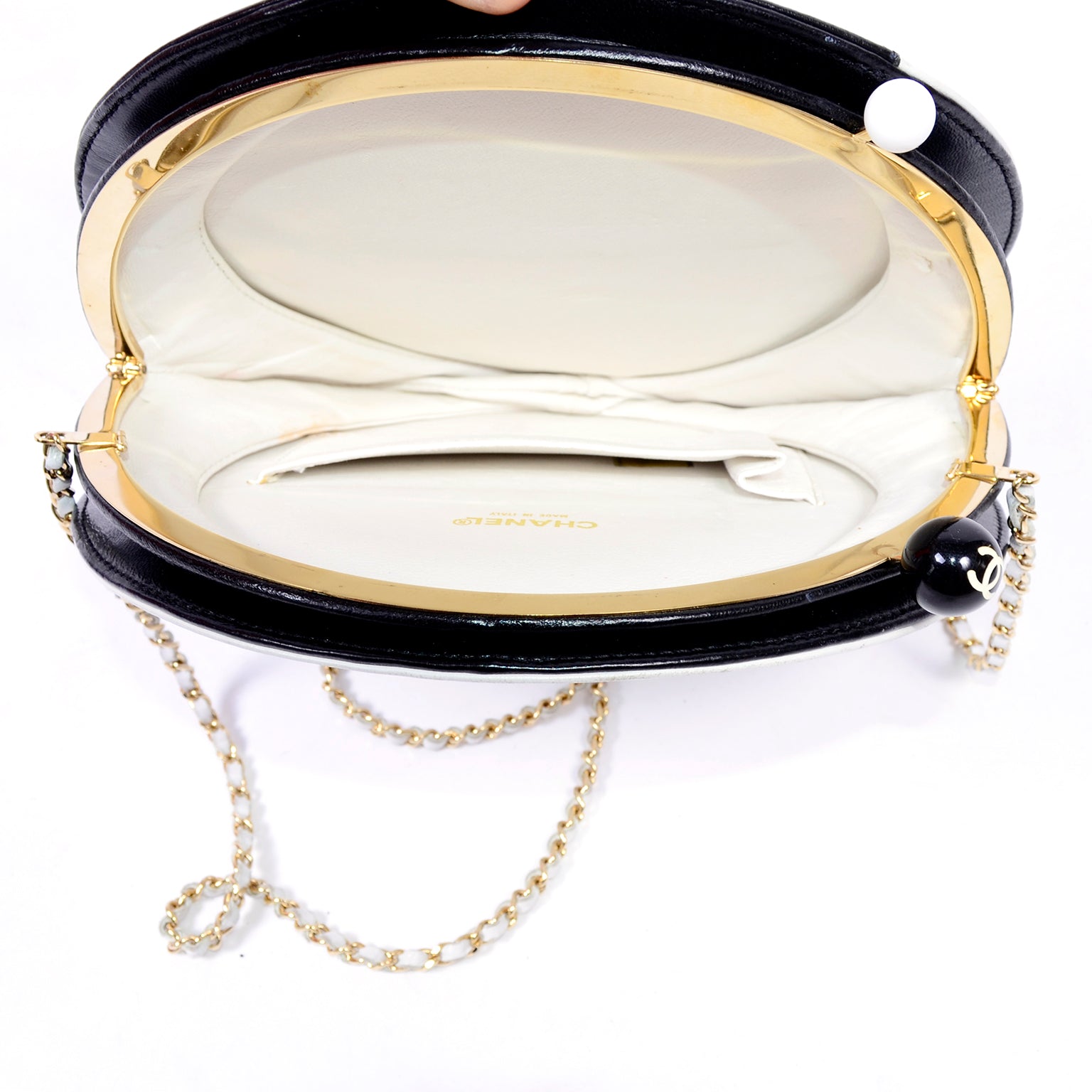 CHANEL Calfskin Quilted Pearl Round Clutch With Chain White 465994