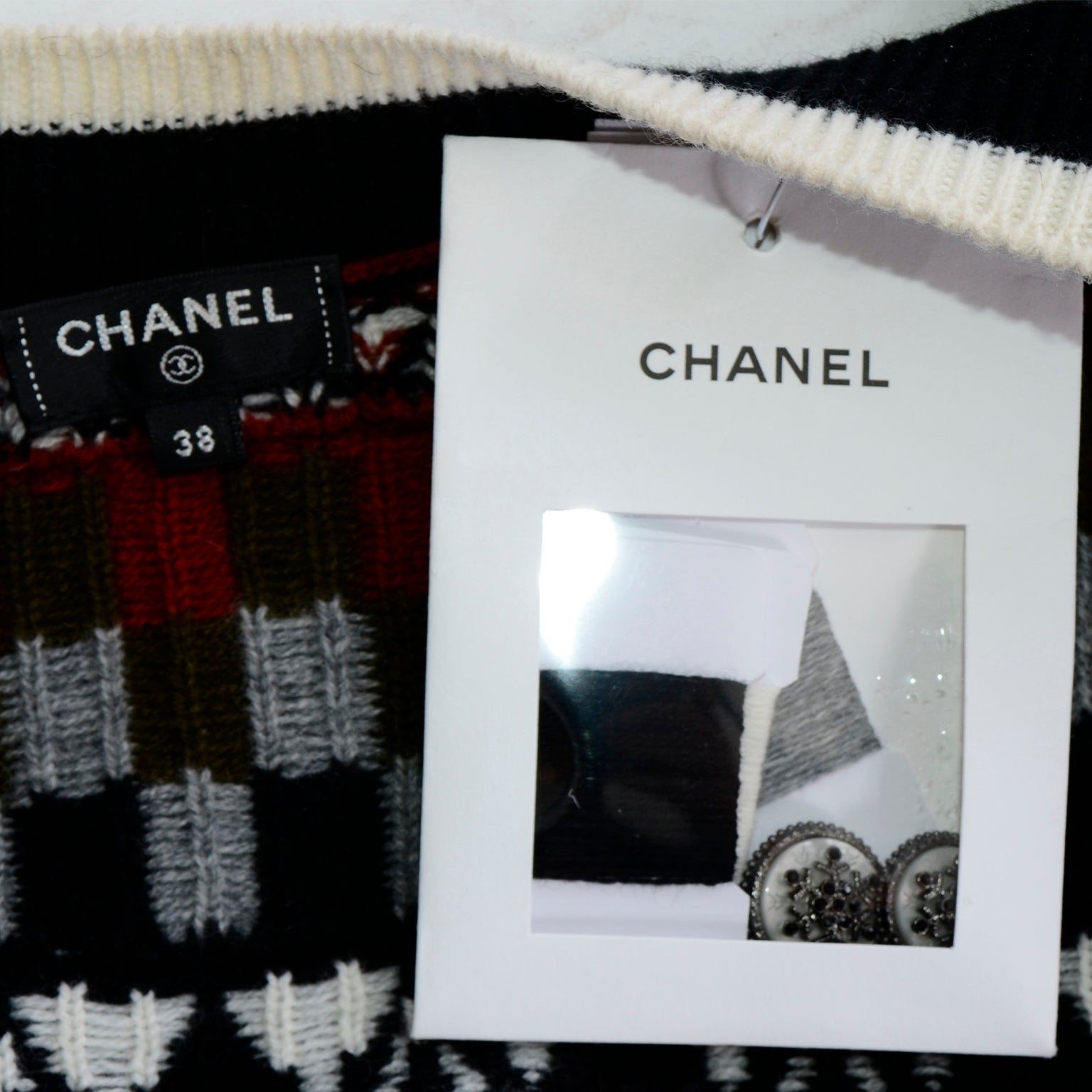 2019 Chanel New Cashmere Cardigan Sweater No 5 Winter Wonderland – Modig