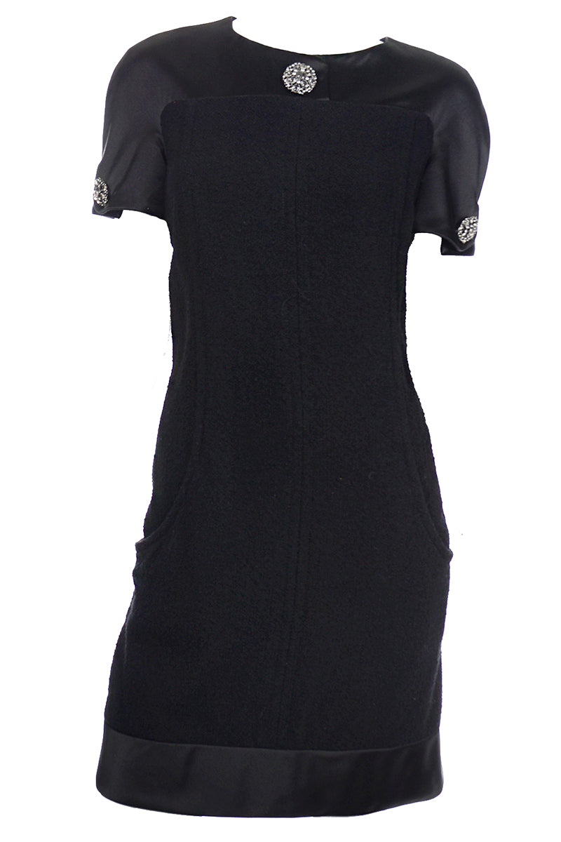 Chanel Autumn 2015 Black Silk & Wool Boucle Dress with Gripoix Buttons Modig Chanel Autumn 2015 Black Silk & Wool Boucle Dress with Gripoix Buttons Modig