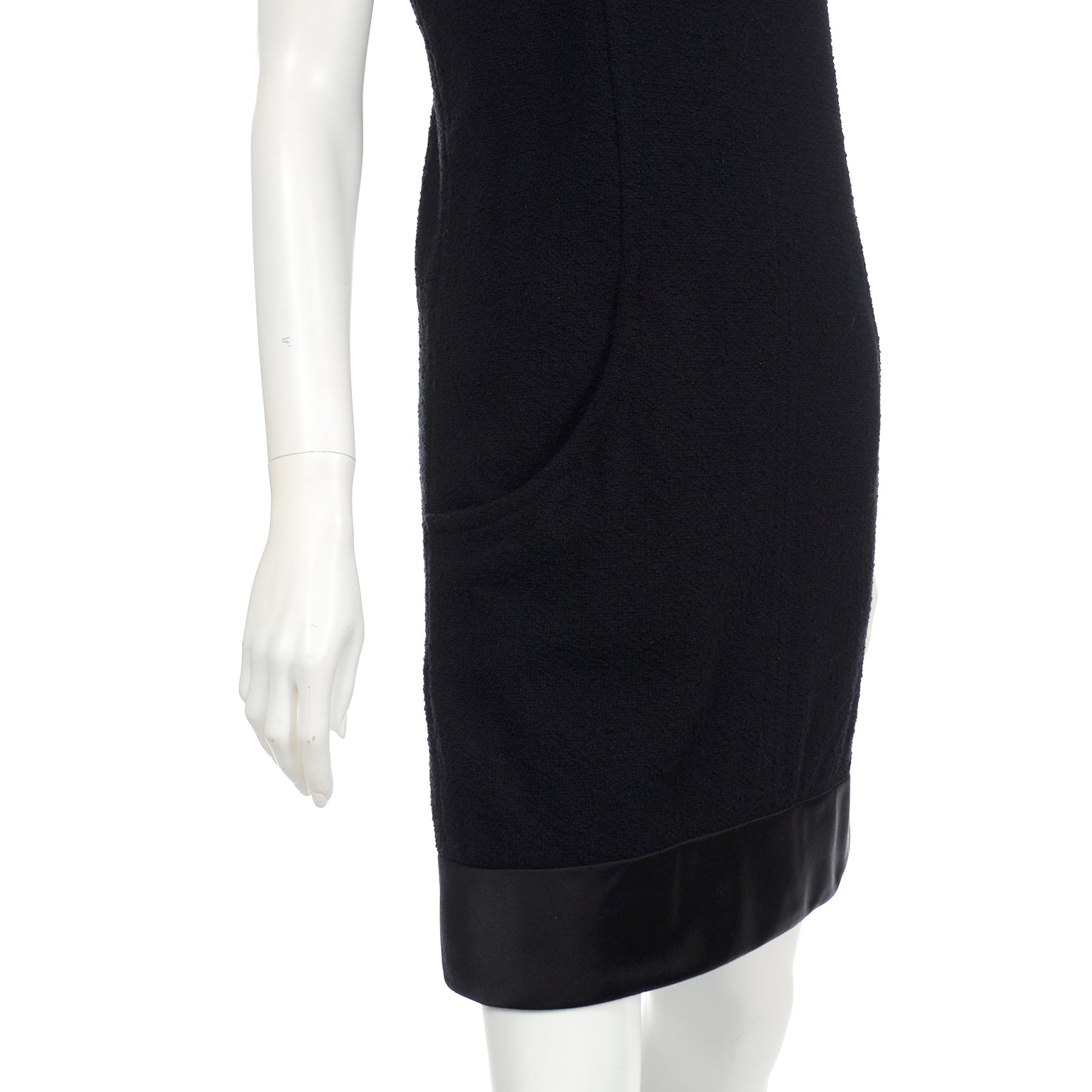 Chanel - Authenticated Skirt - Cashmere Black Abstract for Women, Never Worn