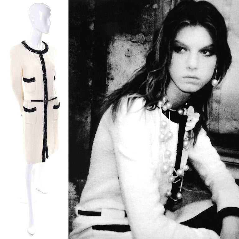 F/W 2000 Chanel White Tweed Coat w/ Black Trim and Belt Size 8/10