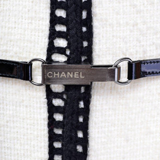 F/W 2000 Chanel White Tweed Coat w/ Black Trim and Belt Size 8/10 - Dressing Vintage