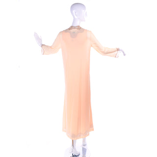 1970s Emilio Pucci peach robe and nightgown with lace trim