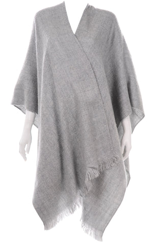 Vintage Lightweight Gray Wool Cape Poncho Style Wrap With Fringe