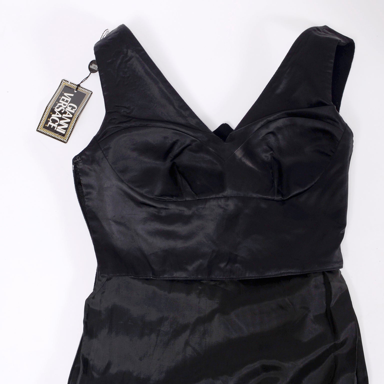 Documented Runway Fall/Winter 1995/96 Versace Little Black Wool Dress Modig Documented Runway Fall/Winter 1995/96 Versace Little Black Wool Dress Modig