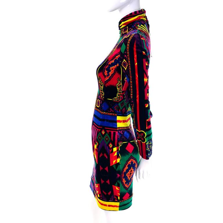 1990s Gianni Versace Vintage Dress in Bold Abstract Patterned Velvet Modig 1990s Gianni Versace Vintage Dress in Bold Abstract Patterned Velvet Modig