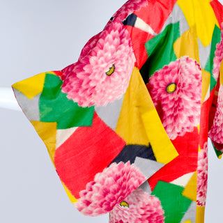Red, yellow, pink, green zinnia kimono vintage robe