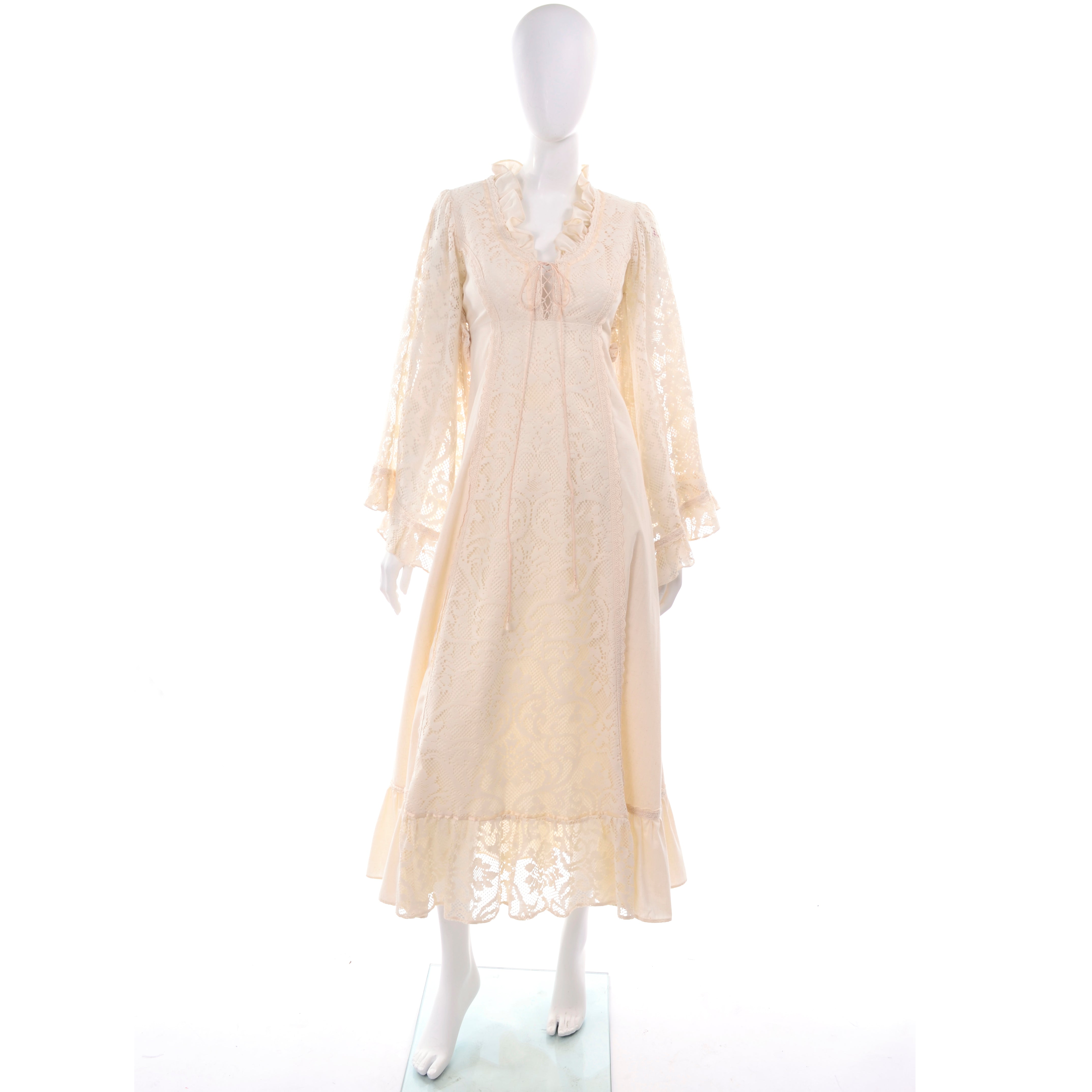1970s Gunne Sax Lace Angel Sleeve Vintage Bohemian Wedding Dress Modig 1970s Gunne Sax Lace Angel Sleeve Vintage Bohemian Wedding Dress Modig