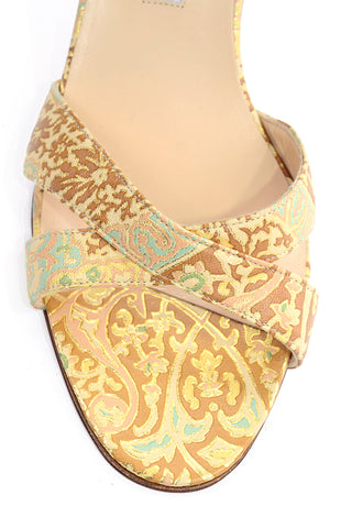 Jacquard Manolo Blahnik Size 38.5 Gold Turquoise Bronze Floral Heel Sandals