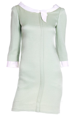 1990s Oscar de la Renta Textured Green Dress With White Trim Modig 1990s Oscar de la Renta Textured Green Dress With White Trim Modig