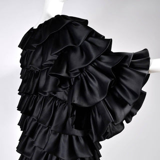 Oscar de la Renta Vintage Ruffle Evening Coat in Black Size Medium