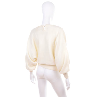1980s Vintage Cream Giraffe Print Sweater w/ Bishop Sleeve