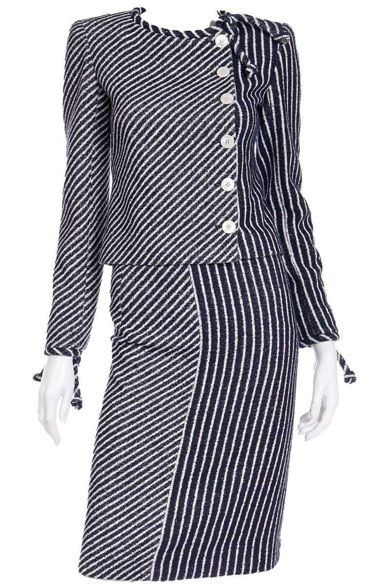 Kan beregnes sikkerhed Kunstig Valentino Garavani Navy Blue & White Stripe Jacket & Skirt Suit w Tag –  Modig