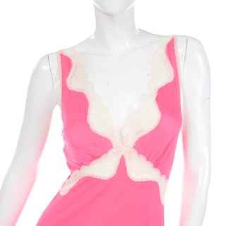 1970s Vanity Fair Pink Plunging Neckline Nightgown w/ Lace Trim