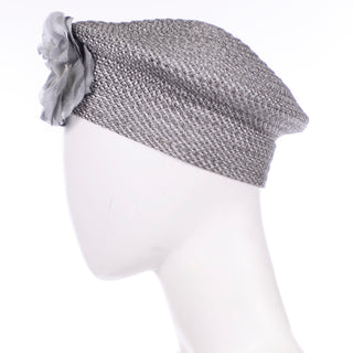 Stylish 1990s Debbie Rhodes Vintage Grey Woven Beret With Flower