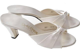 Daniel Green Vintage Ivory Satin Hostess Slippers Wedding Shoes 8 M - Dressing Vintage