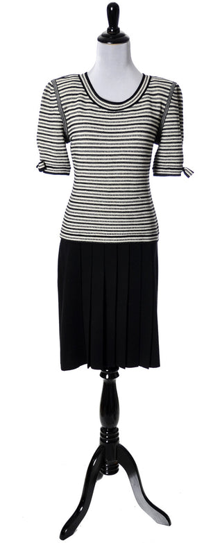 Ferragamo vintage pleated wool black skirt