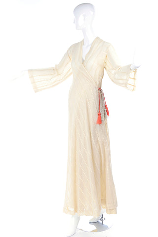 Rare Phyllis Sues Vintage 1970s Cream Raised Dot Maxi Dress W Tassels Modig