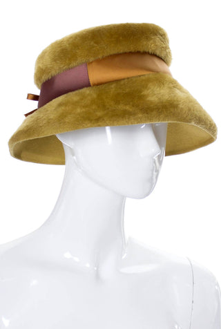 Wonderful 1960s vintage faux fur hat with two-toned ribbon - Dressing Vintage