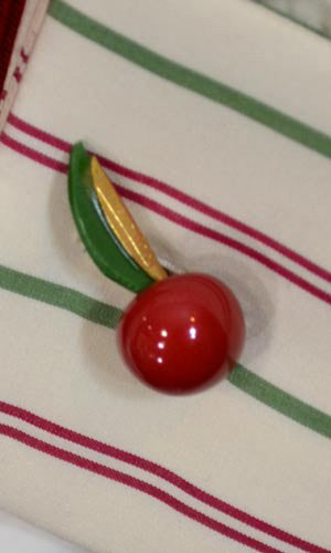 Outstanding vintage Valentino striped blouse with cherry cufflinks - Dressing Vintage